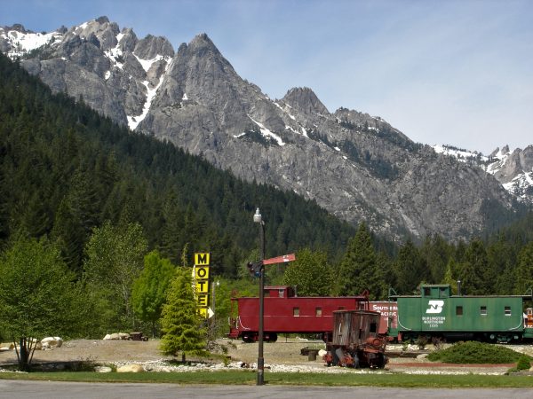 castle-crags-railroad-motel-1