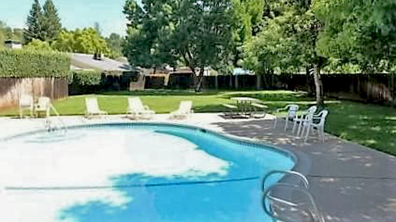 del-mar-gardens-redding-pool