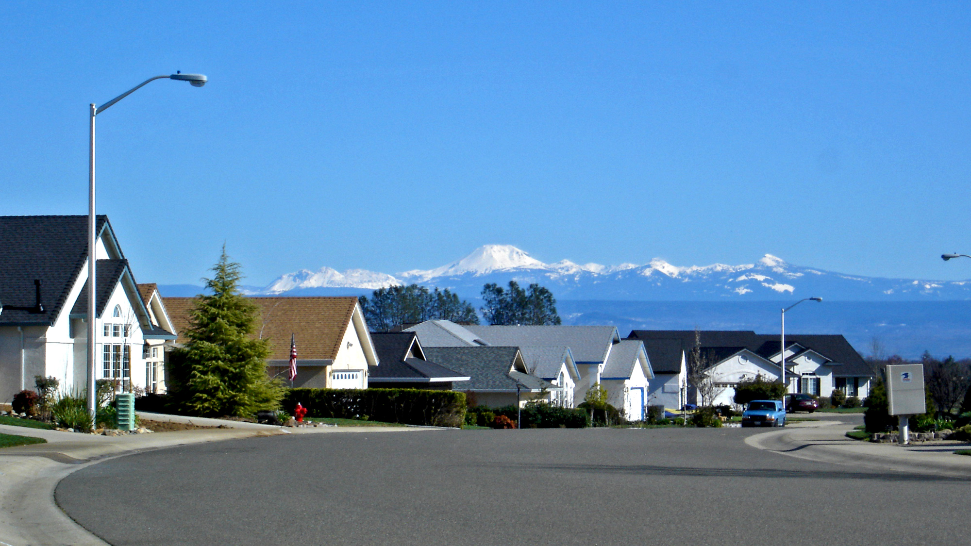 northridge-gardens-street-scene