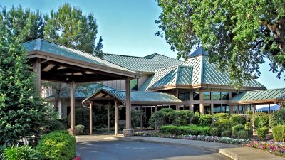 riverview-country-club-redding-clubhouse