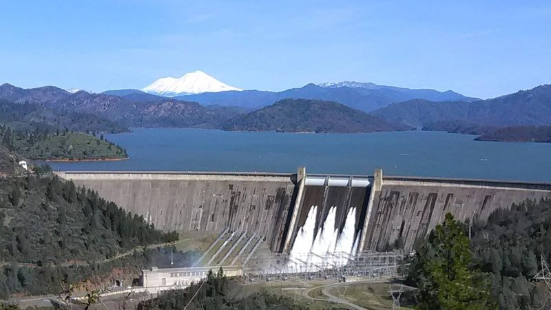 shasta-dam-lake-mountian