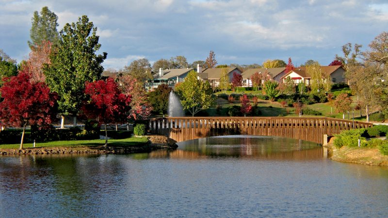 the-vineyard-lake-bridge