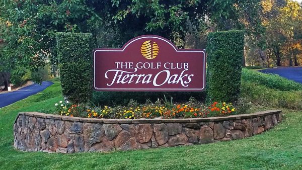 Tierra Oaks Golf Course Entrance