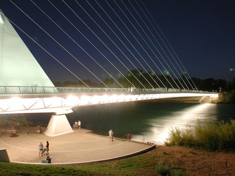 sundial-bridge-at-night