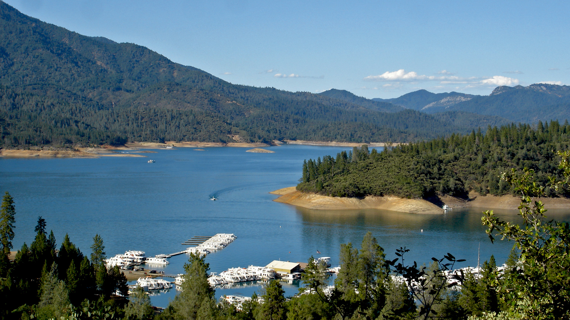 Shasta Lake, Redding CA Photos & info of the area