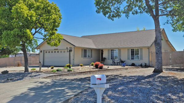 Lake California, Cottonwood CA - Neighborhood home as seen from the street (2)