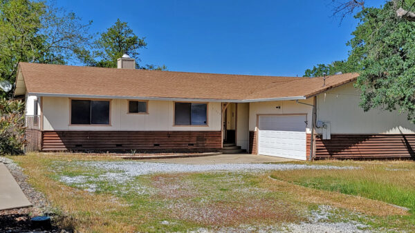 Lake California, Cottonwood CA - Neighborhood fixer-upper home as seen from the street (6)