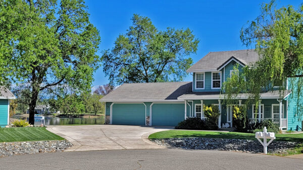 Lake California, Cottonwood CA - Lakefront home as seen from the street (2)