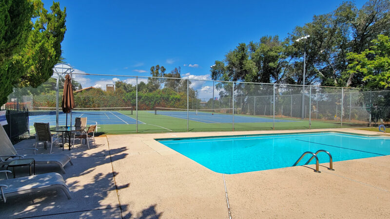 the-bluffs-tennis-courts-and-pool2